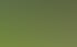 Eine Person liegt bäuchlings auf einem Fußballfeld nahe der Seitenlinie, im Hintergrund ein Schiedsrichter.