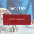 Eine Person hält einen Stift über ein Modellhaus, mit den Texten "ImmoTAX" und "Stiftung gründen".