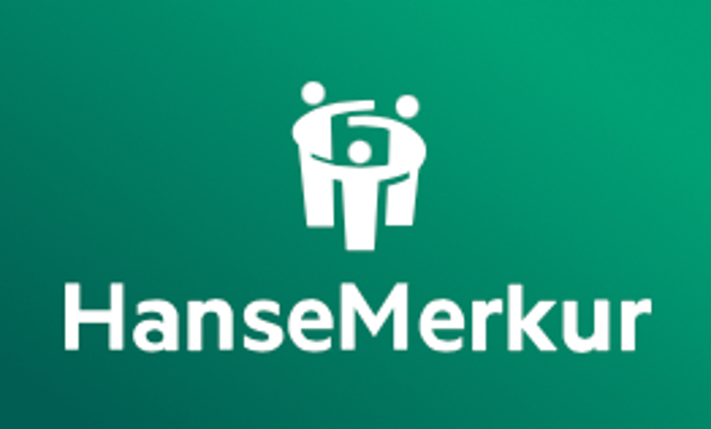 Grüner Hintergrund mit weißem HanseMerkur Logo und drei stilisierten Personen, die sich umarmen.