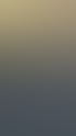 Zwei Klimaanlagen-Außengeräte mit Leitungsführung auf einem Hausdach bei Sonnenuntergang