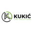 Kukić CNC Solutions Logo: Graues und grünes "K" in einem Kreis, daneben Text "KUKIĆ CNC SOLUTIONS".