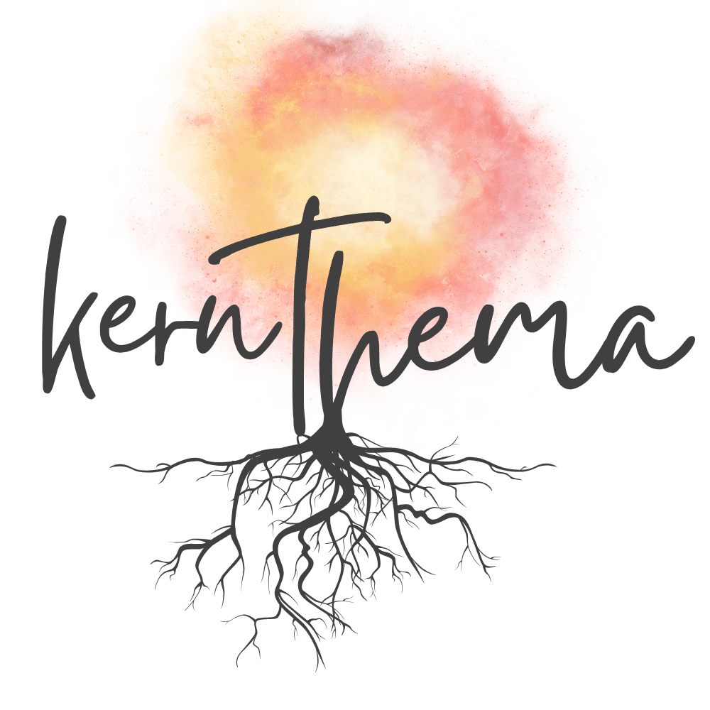 Schwarze Wurzeln, die den handgeschriebenen Schriftzug "kernthema" bilden, unter einem roten und gelben Fleck.