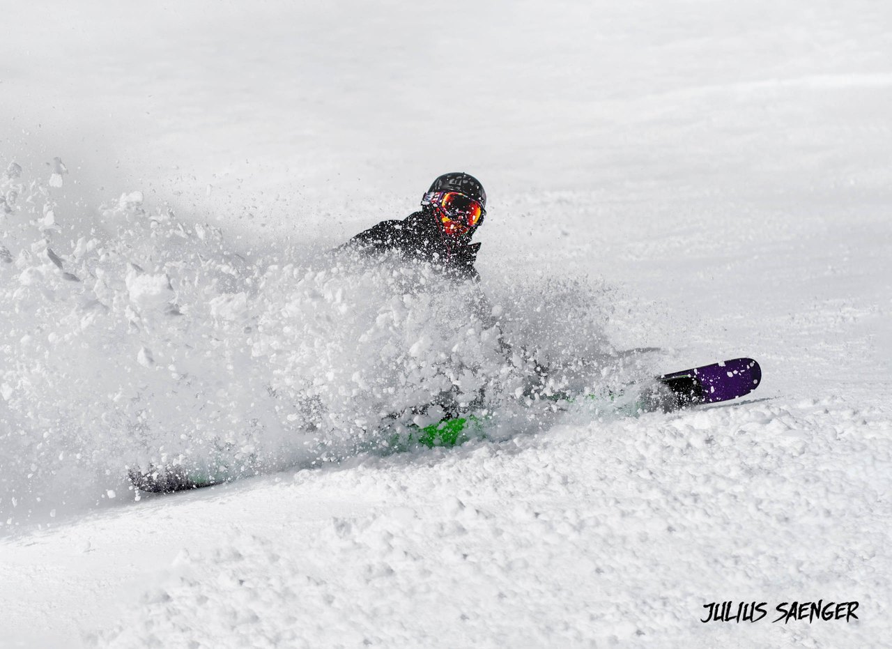 ski-fahrer-auf-piste