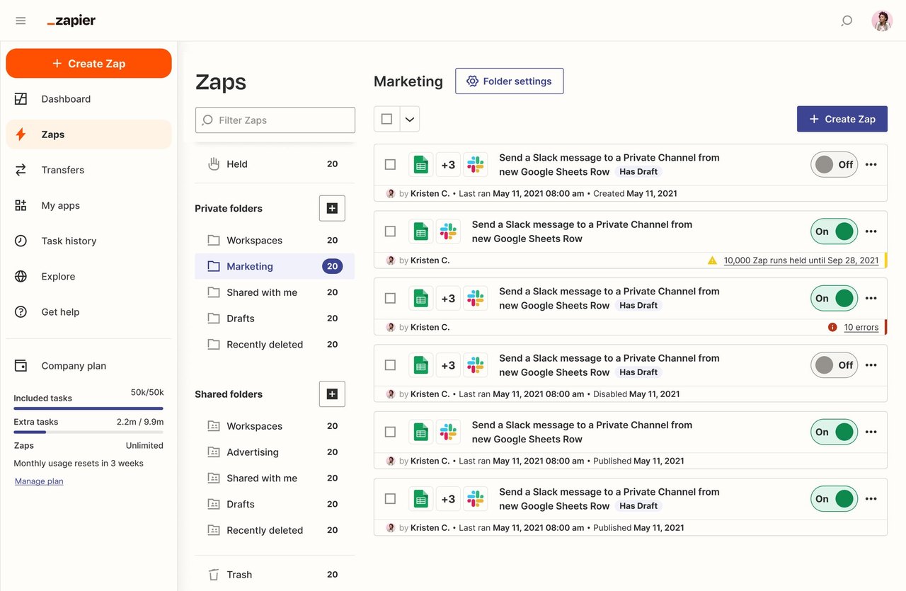 Zapier-Oberfläche mit Ordnerliste links und mehreren Automationen zwischen Google Sheets und Slack mit Schaltern rechts
