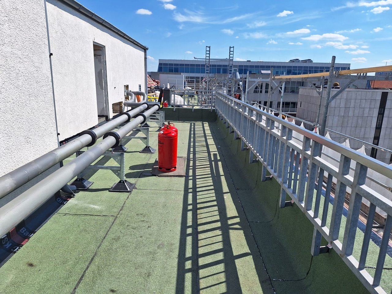 Dachterrasse Rohre