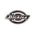 Dickies Logo mit weißem Schriftzug auf schwarzem ovalem Hintergrund mit Hufeisen.
