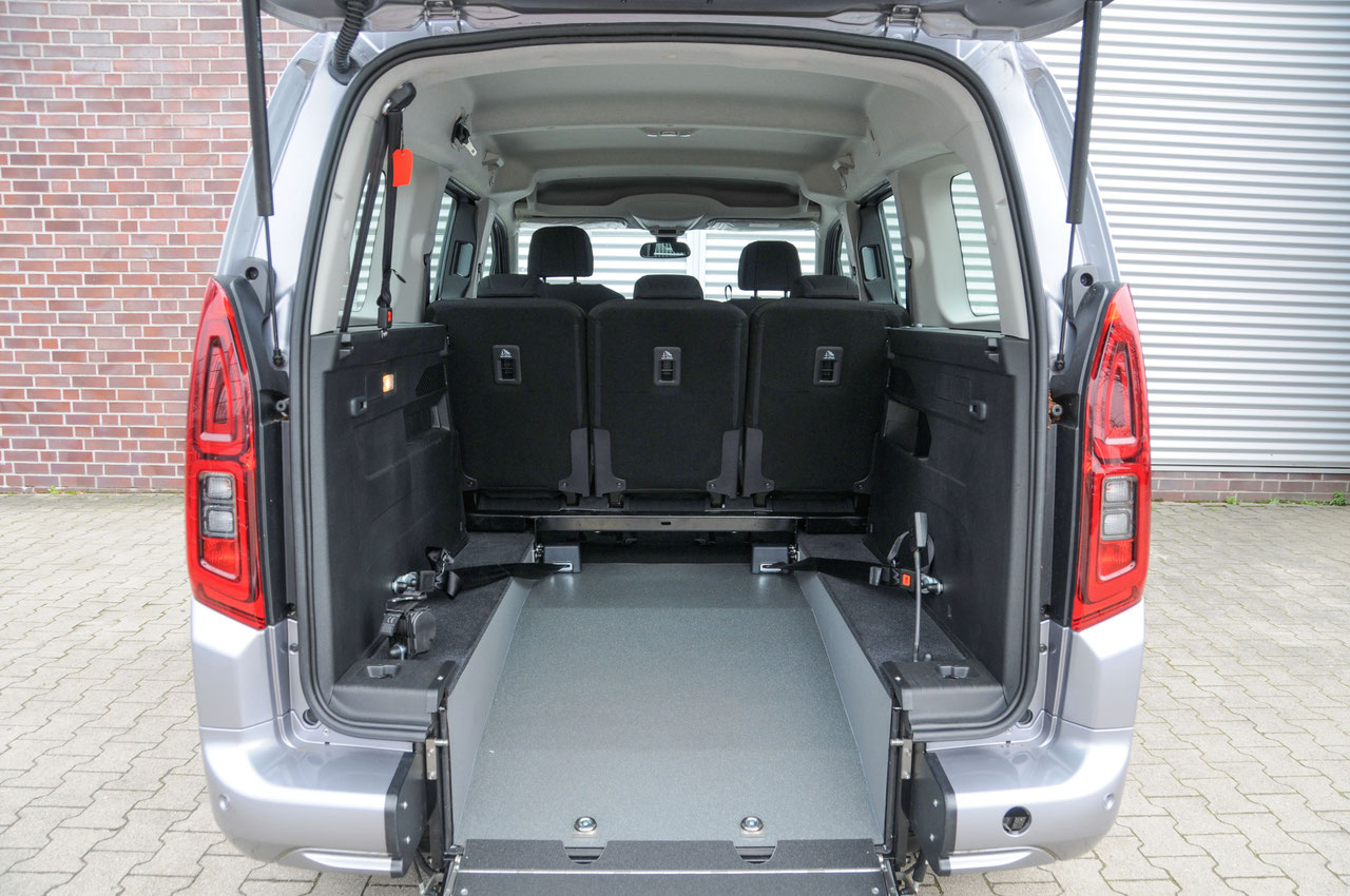 Fiat Doblò mit Heckausschnitt – Bild 9
