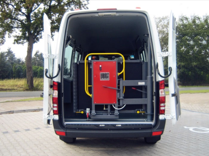 Sprinter mit Schwenklift BSL 350 – Bild 3