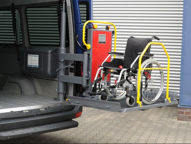 Ford Transit mit Schwenklift BSL 350 – Bild 3