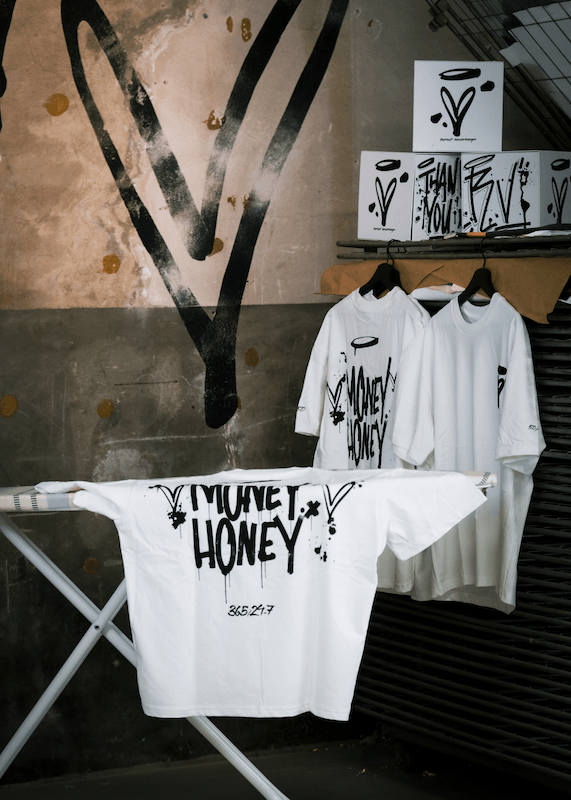Weiße Streetwear Pieces mit Motiven von Raphaël Vanderhaegen