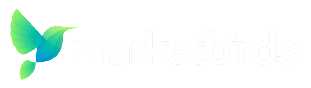 Marketbirds Logo mit einem grün-blauen Kolibri neben dem weißen Schriftzug auf schwarzem Hintergrund.