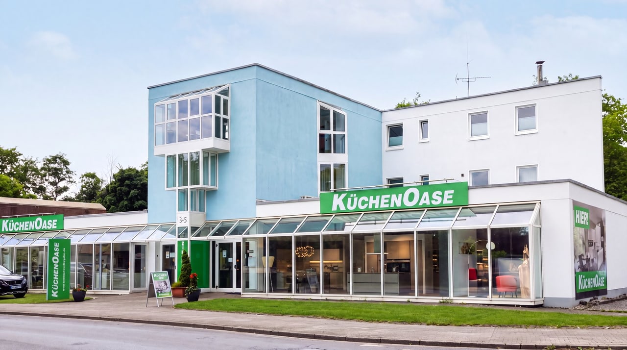 Küchenstudio KüchenOase Hallen in Duisburg-Neumühl – Außenansicht mit Ausstellung