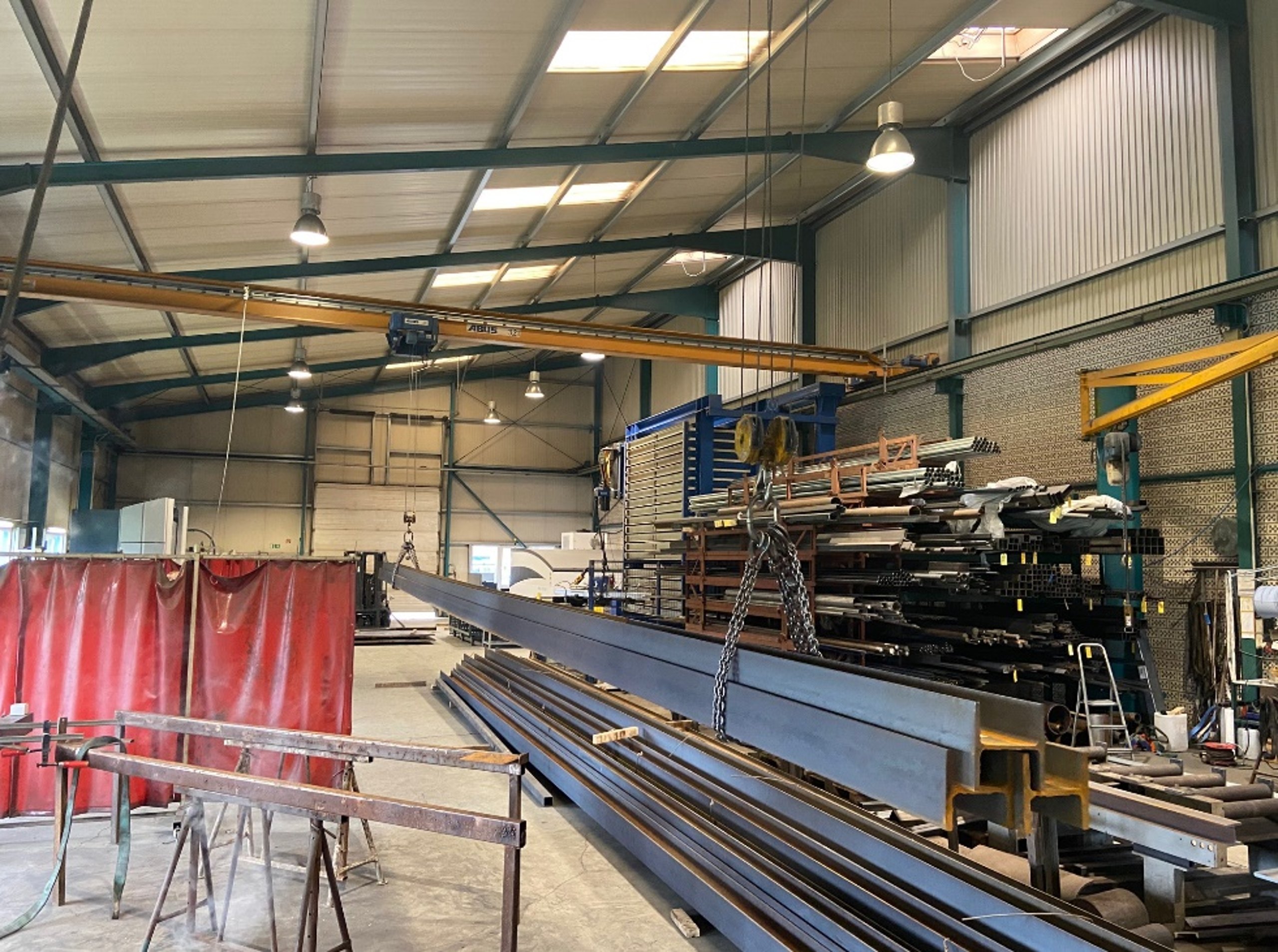 Production hall with crane in Bremervörde-Bevern