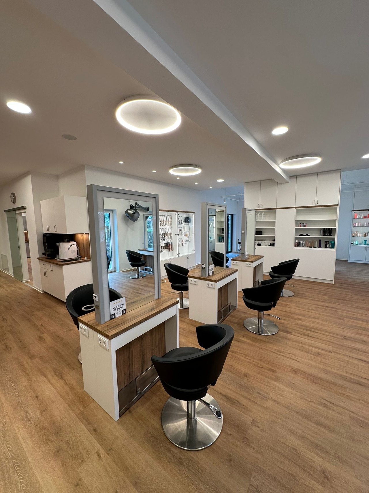 Moderner Bedienbereich im Friseursalon Julia Schleyer