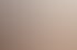 Vier junge Frauen mit Kostümen und Requisiten, eine trägt eine rote Herzbrille und lacht.