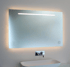 Rechteckiger, beleuchteter LED-Badezimmerspiegel mit Touch-Schalter und Waschbecken.