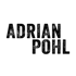 Schwarzer Text „ADRIAN POHL“ auf dunkelgrünem Hintergrund.