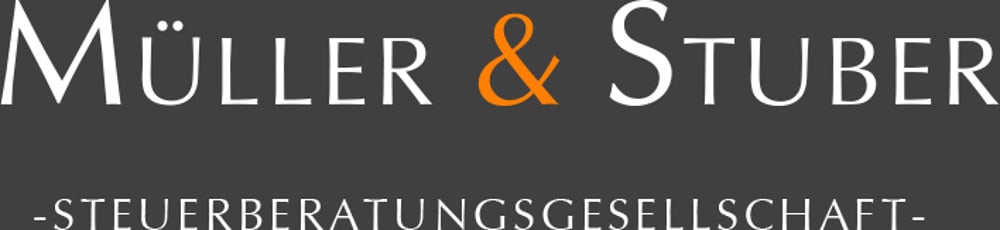 Logo von Müller & Stuber Steuerberatungsgesellschaft mit weißem Text und orangefarbenem Et-Zeichen auf dunkelgrauem Grund.