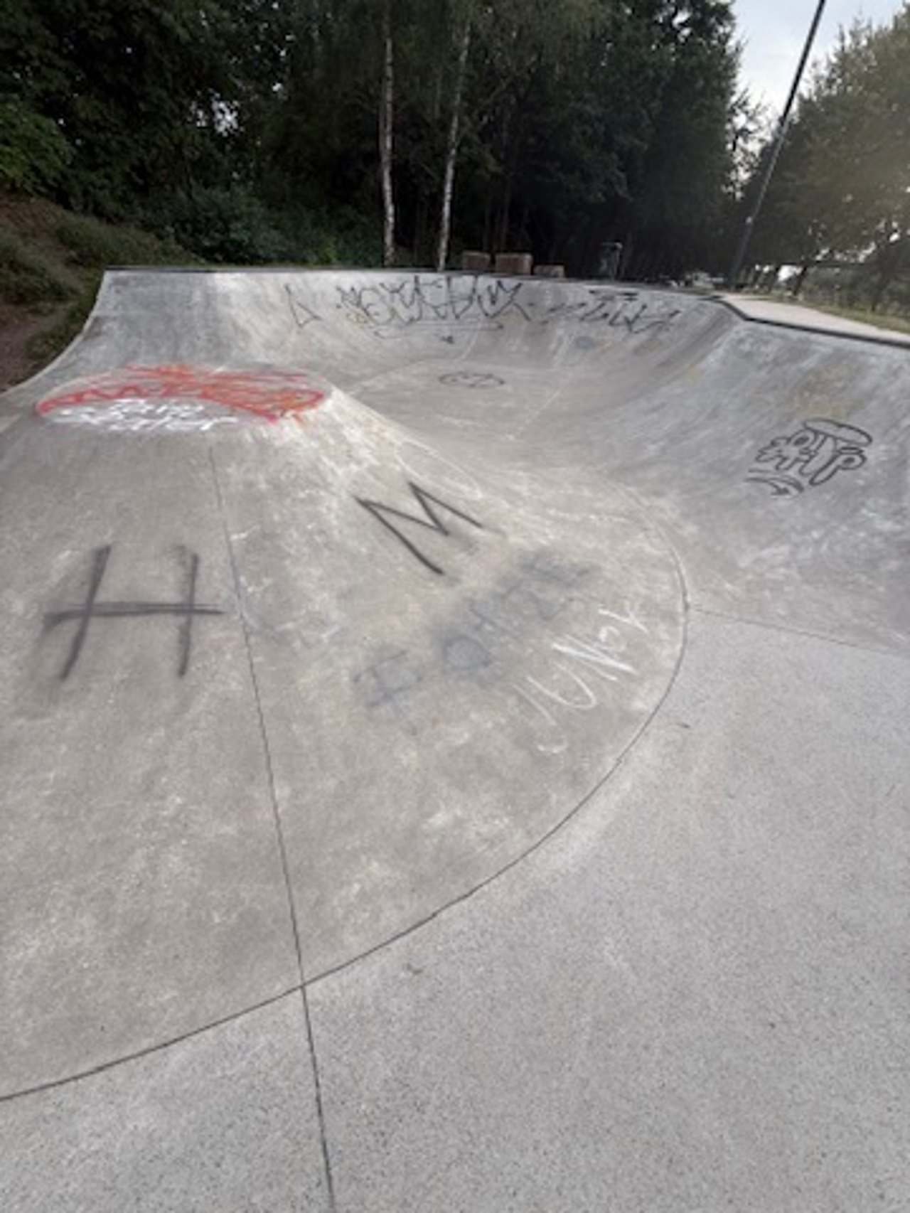 Betonrampe vor der Graffitientfernung