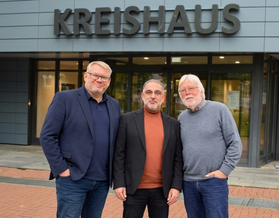 Mitglieder der UW-Wesermarsch gemeinsam vor Ort im Landkreis