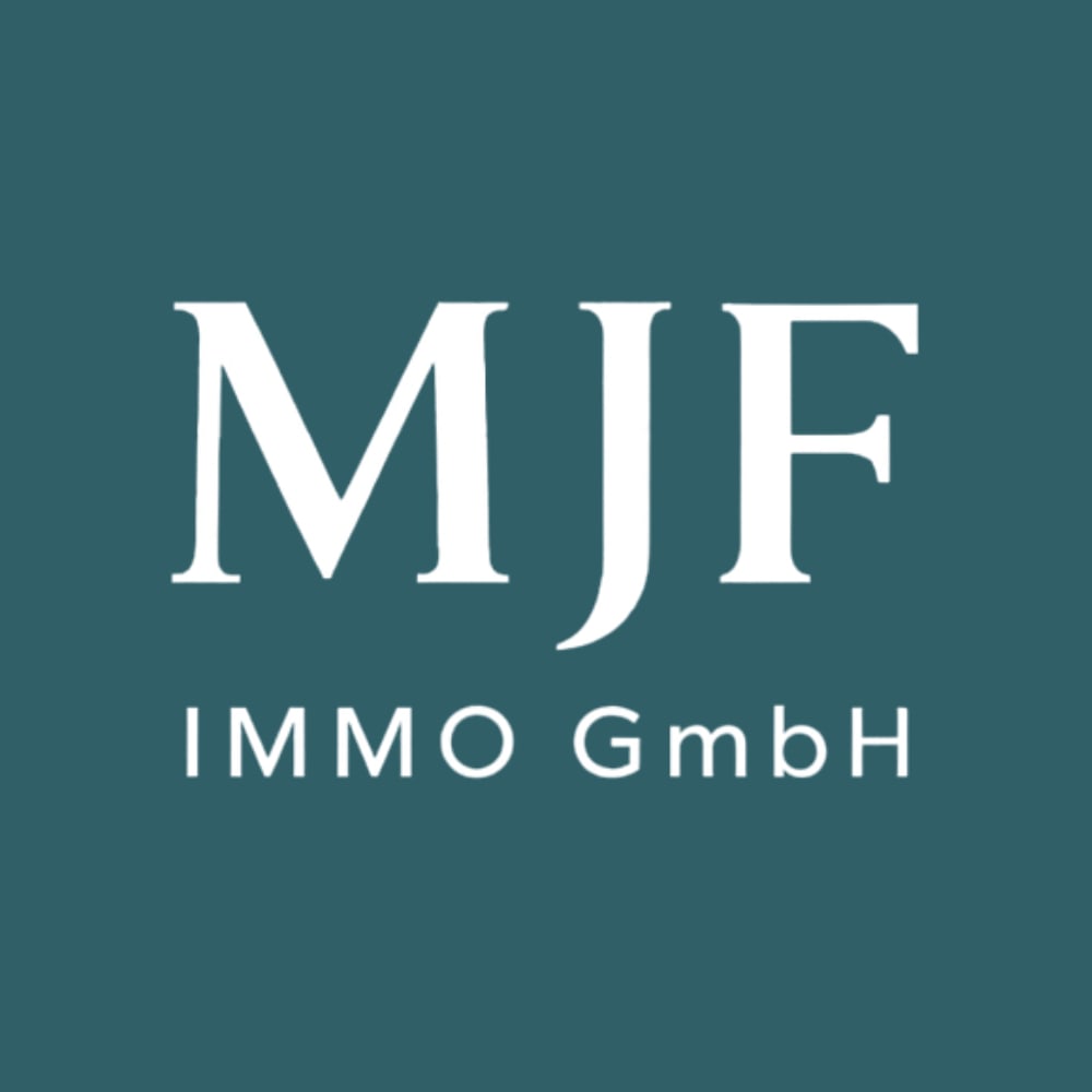 Schwarzes "mj²f" Logo mit "IMMOBILIEN" darunter auf grünem Hintergrund.