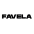 Schwarzer 3D-Text "FAVELA" auf dunkelgrünem Hintergrund.