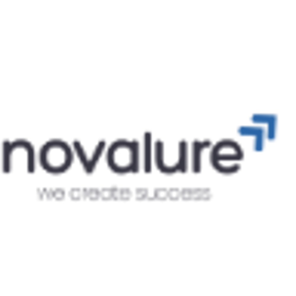 Novalure logo with "novalure" in dark gray, a blue plus sign, and "um oceano de soluções" in red.