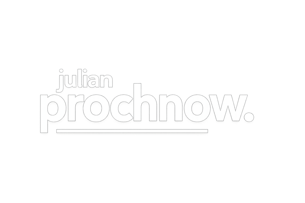 Weißer Text "julian prochnow." mit Unterstrich auf dunkelgrünem Hintergrund.