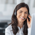 Agentin beim Telefonieren