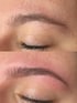 Augenbraue vor und nach dem Microblading, mit geschlossenen Augen.