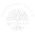 Weißes Logo mit Baumwurzeln und Ästen, umgeben von "Qualitätsmöbel nach Maß" und "QUERCUS".
