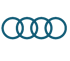 Audi Logo: Vier ineinandergreifende Ringe in Blau auf dunkelgrünem Hintergrund.