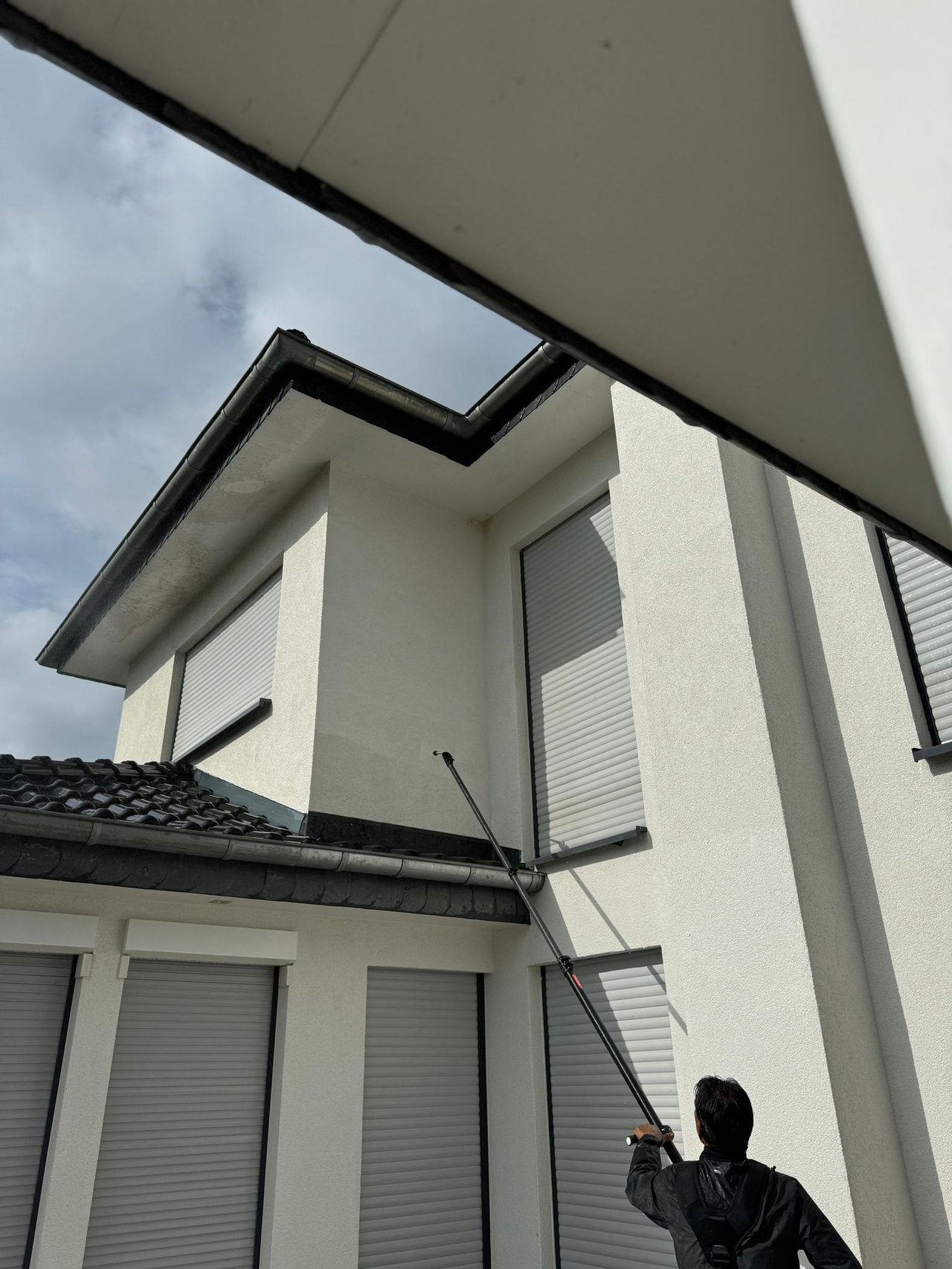 Einfamilienhaus, Reinigung mit Teleskoplanze