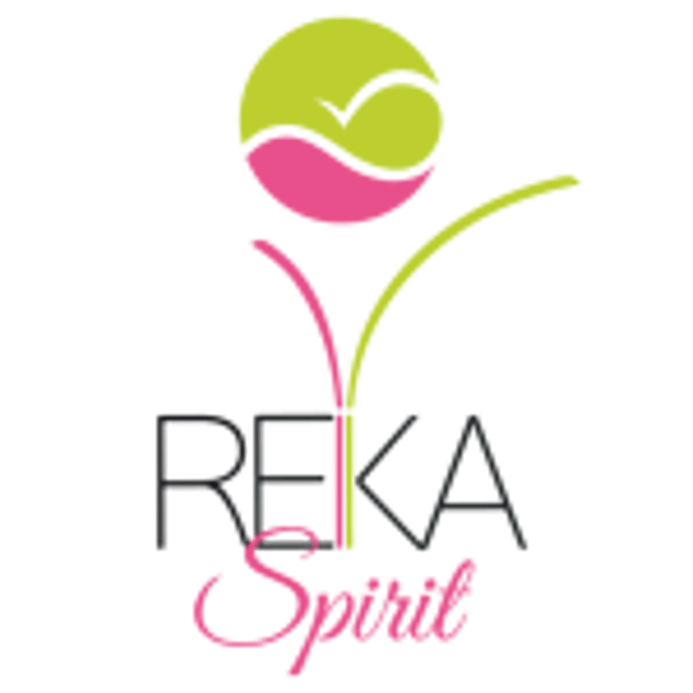 Logo: stilisierte Figur mit erhobenen Armen, Kopf als Kreis; Text „REKA“ schwarz, „Spirit“ pink.