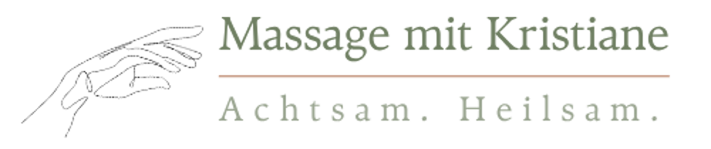 Logo-Schriftzug Massage mit Kristiane über der Unterzeile Achtsam. Heilsam. auf schwarzem Hintergrund.