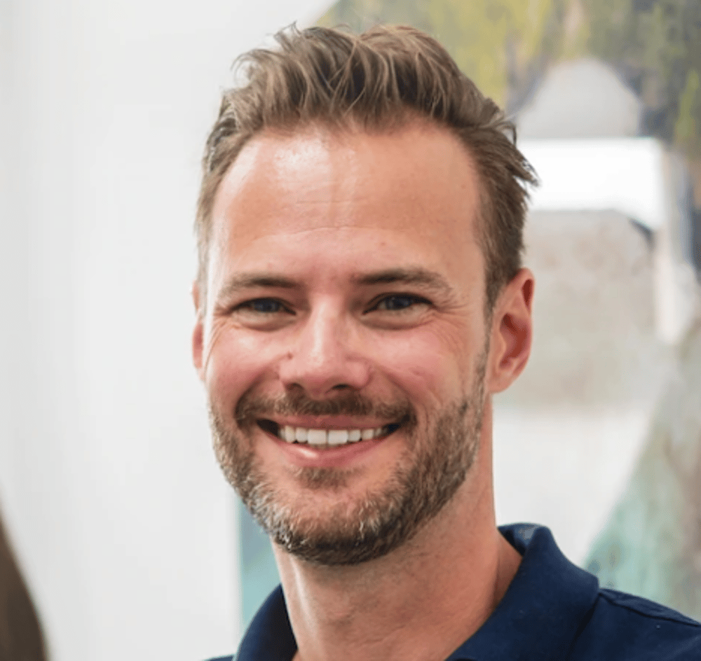 Dr. Sebastian Machon