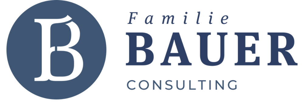 Logo mit rotem Kreis und weissem „B“, daneben blauer Text „Familie BAUER“, darunter roter Text „CONSULTING“.