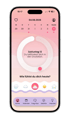 Menstruations-App auf Smartphone zeigt Zyklustag 12 und Ovulationsphase mit Kalenderansicht und Stimmungs-Tracker.