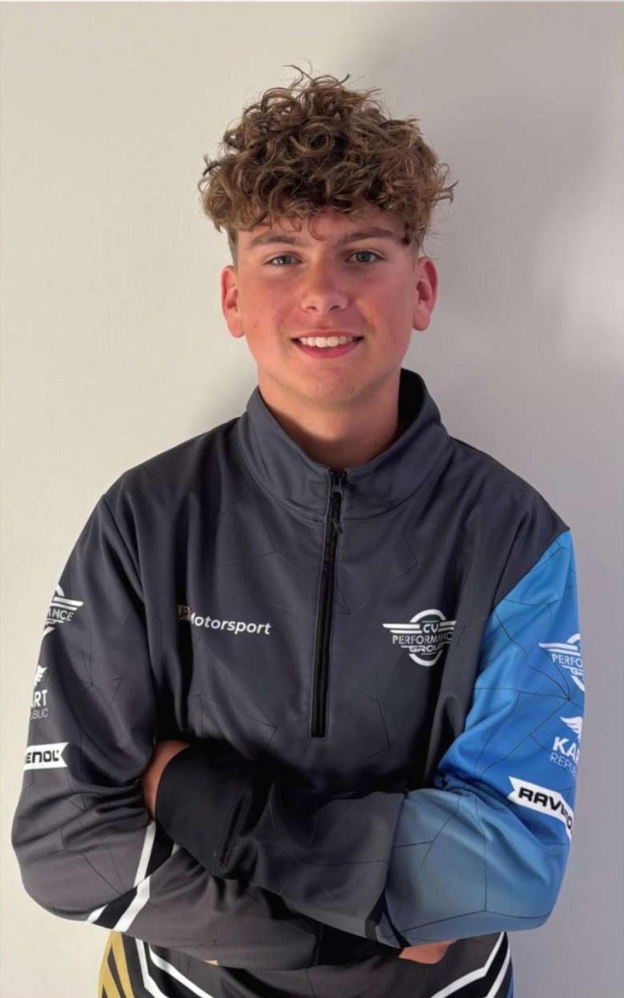 Porträt von Marlon im Teamshirt