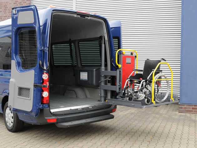 Crafter mit Schwenklift BSL 350 – Bild 4