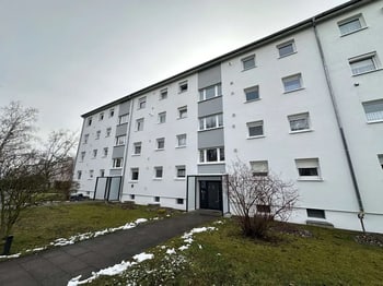 Vermietete Immobilie: Helle 3-Zimmer-Wohnung im Hochparterre – saniertes Haus, Balkon & Stellplatz