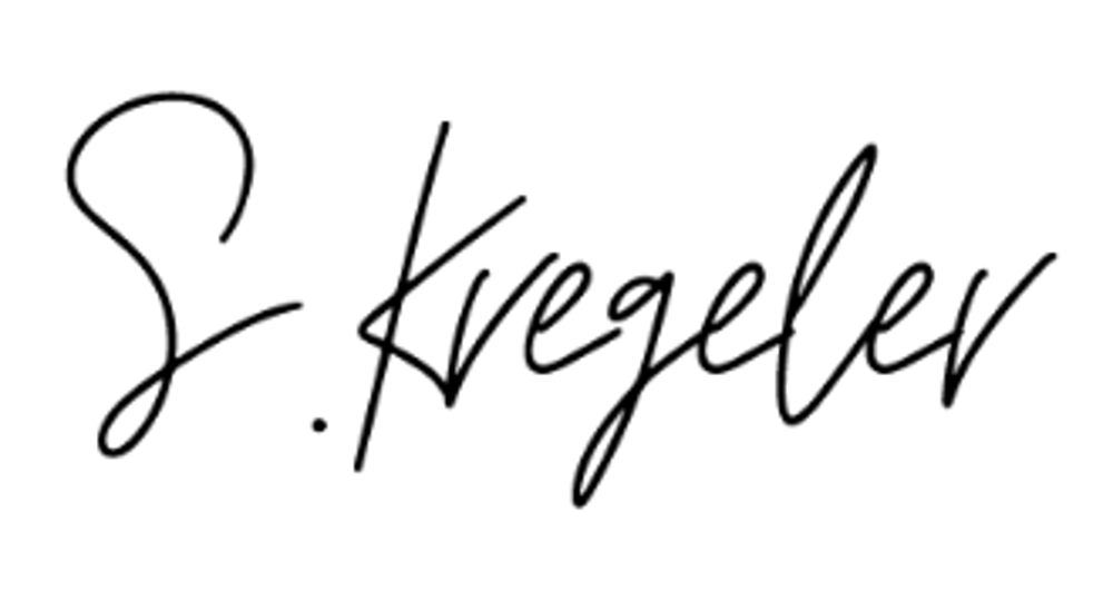 Schwarze, handschriftliche Unterschrift von "Lara Croft" auf grünem Hintergrund.