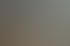 Eine Tasse Kaffee auf einem Holztisch neben einem geöffneten Laptop mit der Aufschrift „Kostenloses Website-Konzept erhalten“.