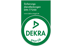 Grünes DEKRA-Siegel für Sicherungsdienstleistungen DIN 77200, geprüft, mit Website www.dekra-siegel.de.