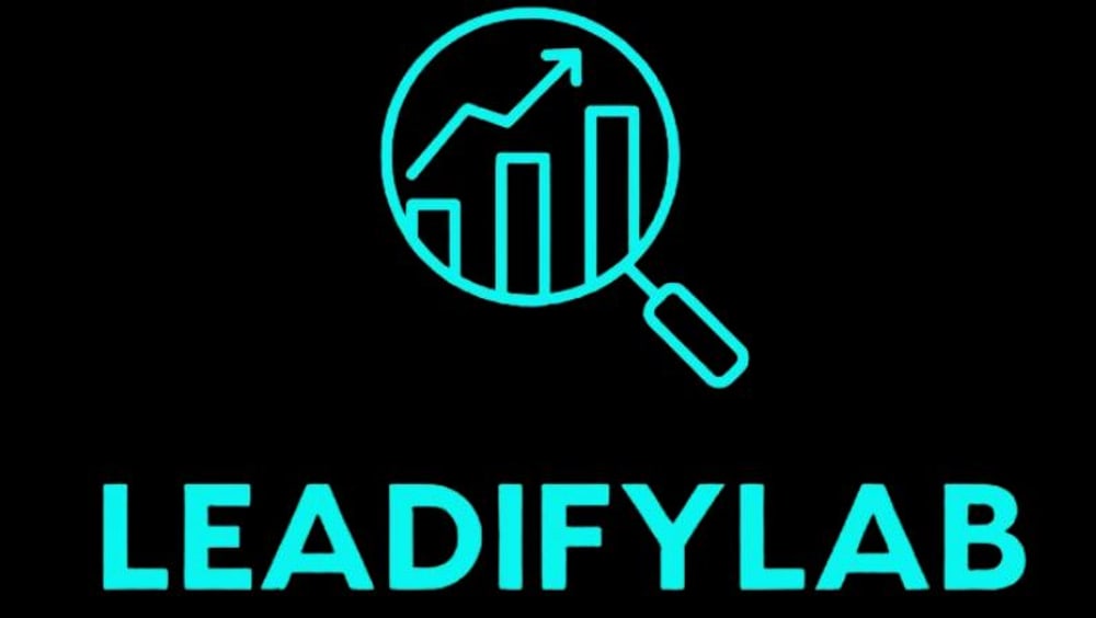 Lupe mit aufsteigendem Balkendiagramm und Pfeil, darunter der Text LEADIFYLAB in Türkis auf Schwarz.