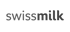 Grauer Text „swissmilk“ auf dunkelgrünem Hintergrund.