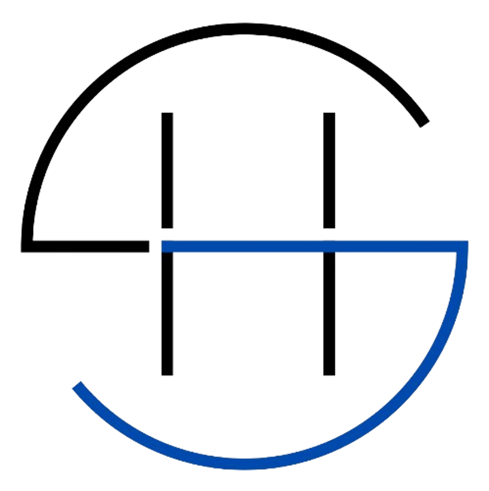 Weißes "SH"-Monogramm mit blauem Querbalken und umgebendem Bogen auf dunkelgrünem Hintergrund.