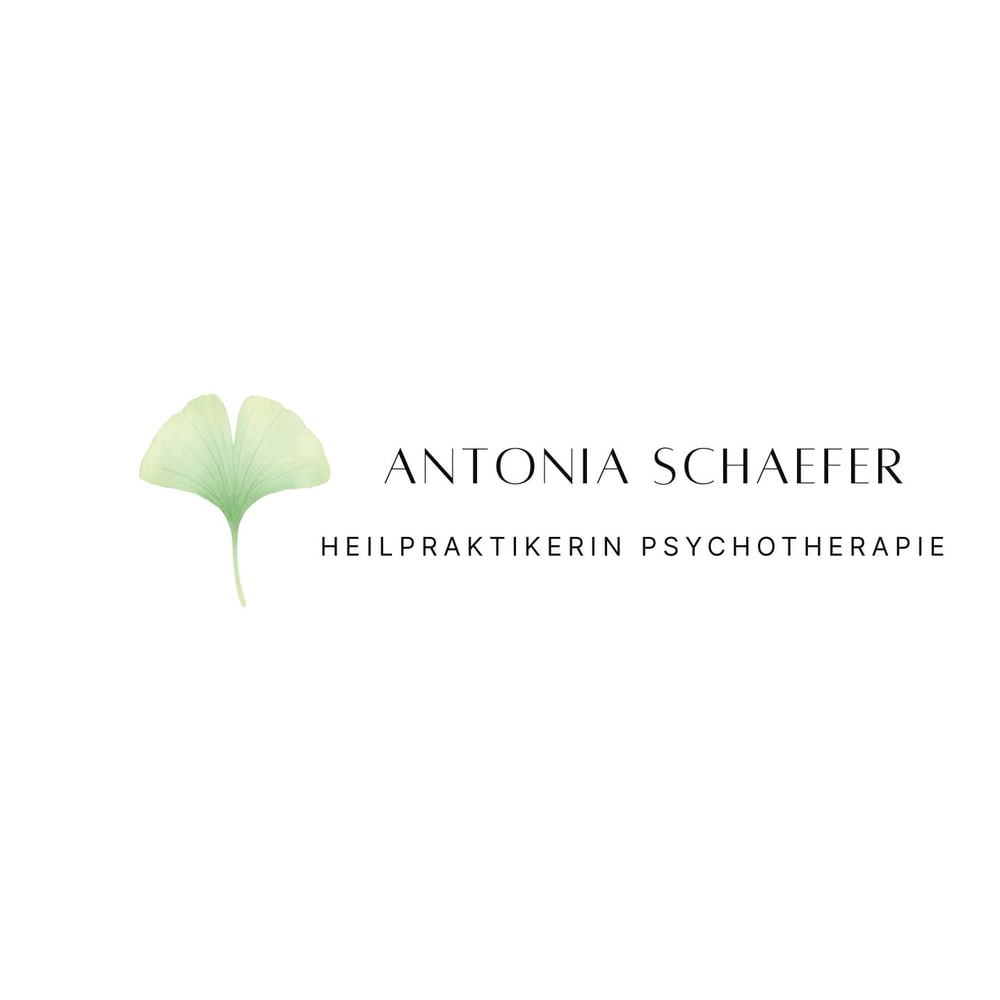 Grünes Ginkgo-Blatt neben dem Text "ANTONIA SCHAEFER HEILPRAKTIKERIN PSYCHOTHERAPIE".