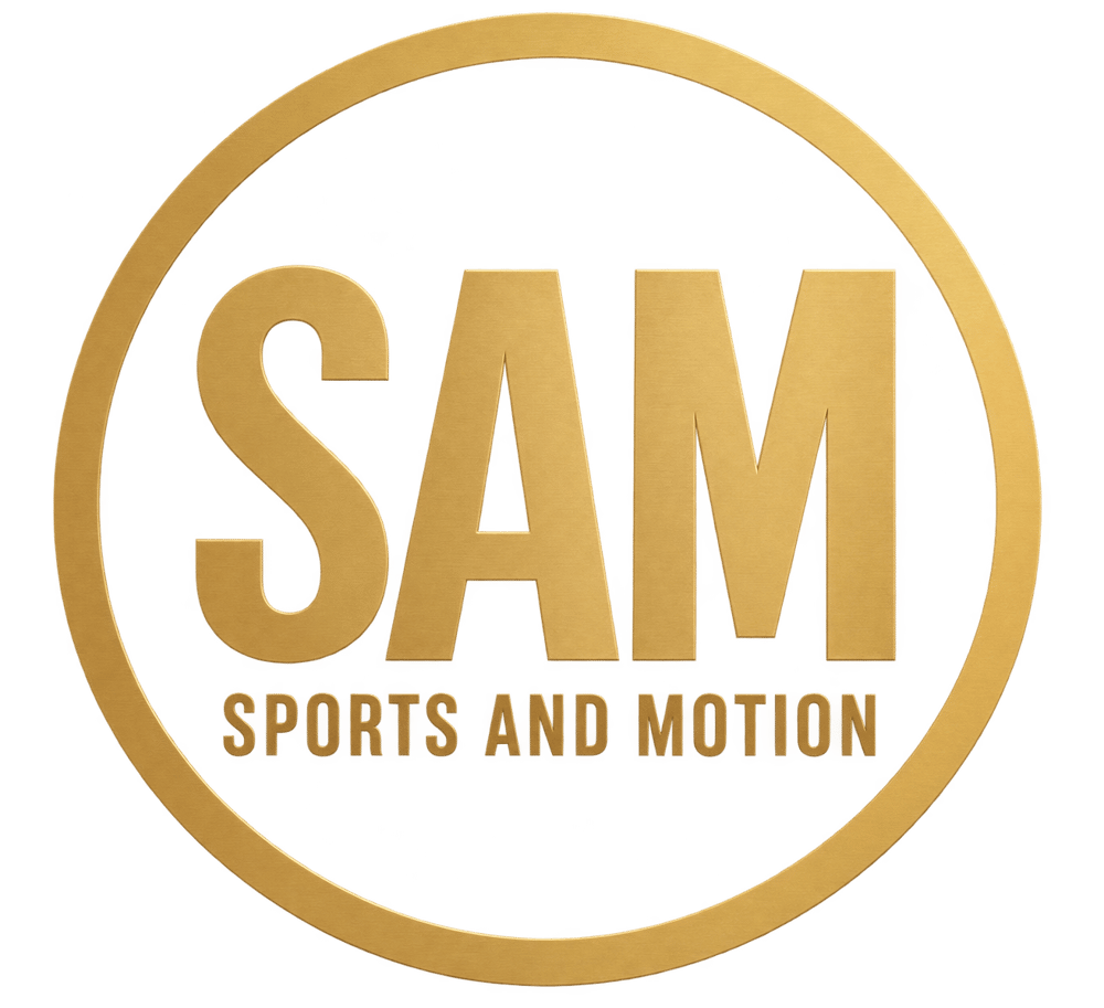 Goldenes Logo von SAM Sports and Motion in einem Kreis auf schwarzem Hintergrund.