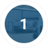 Kreis mit blauer Füllung und weißer Zahl 1, davor unscharfes Bild eines Gebäudes und Fahrzeugen.